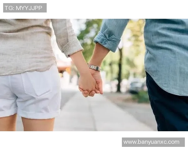 足球巨星牵手忠实女粉丝上演浪漫爱情故事令人羡慕 足球巨星牵手忠实女粉丝上演浪漫爱情故事令人羡慕